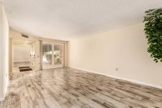 Photo #6: 6958761 Listing 