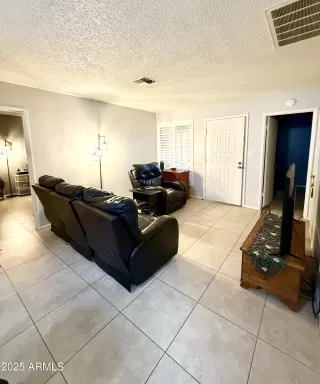 Photo #3: 6958830 Listing