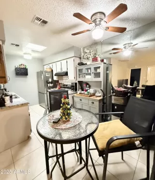 Photo #4: 6958830 Listing