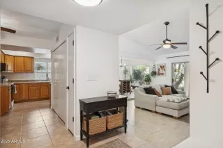 Photo #4: 6958929 Listing