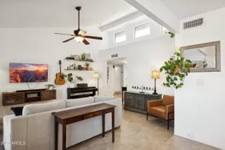 Photo #5: 6958929 Listing