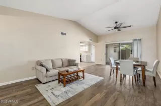 Photo #3: 6958941 Listing