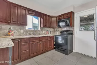 Photo #5: 6959068 Listing