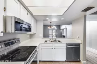 Photo #2: 6959201 Listing 