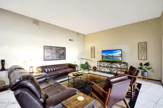 Photo #5: 6959290 Listing 