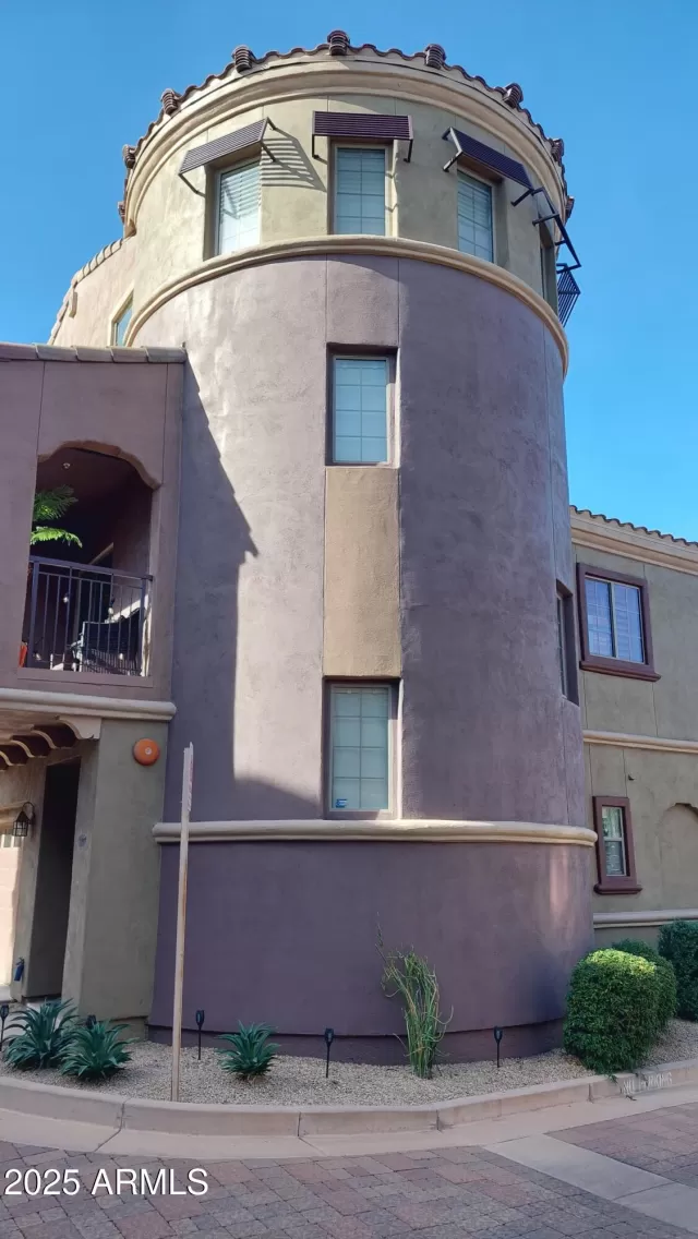 MLS: 6959405 Condo For Sale