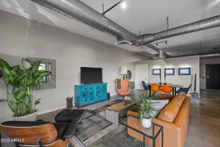 Photo #5: 6959581 Listing