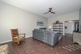 Photo #4: 6959585 Listing