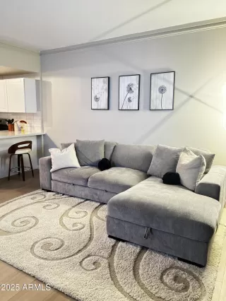 Photo #4: 6959592 Listing