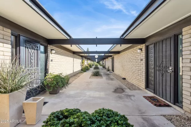 MLS: 6959604 Condo For Sale