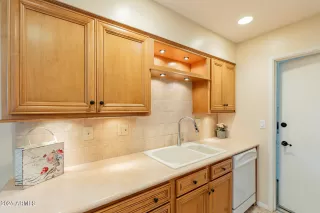 Photo #5: 6959901 Listing 