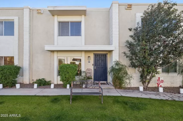 MLS: 6959931 Condo For Sale