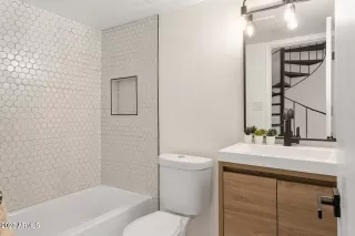 Photo #4: 6960107 Listing 