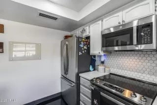 Photo #6: 6960299 Listing 