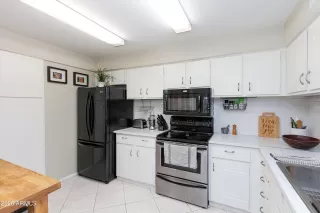 Photo #6: 6960661 Listing 