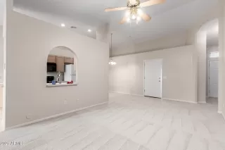 Photo #5: 6960837 Listing 