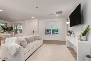 Photo #3: 6960857 Listing 