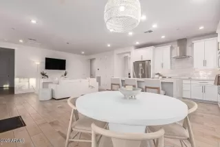 Photo #5: 6960857 Listing 