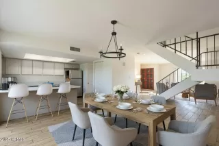 Photo #5: 6961000 Listing