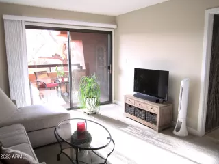 Photo #2: 6961085 Listing