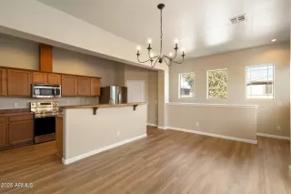 Photo #4: 6961087 Listing 