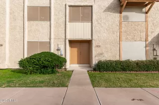 Browse active condo listings in NORTHERN MANOR