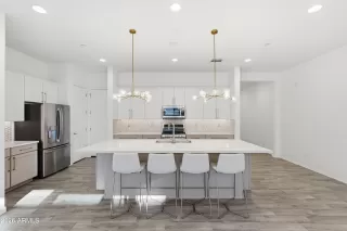 Photo #5: 6961943 Listing 