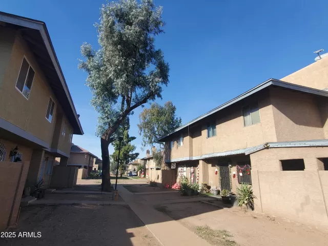 MLS: 6962045 Condo For Sale