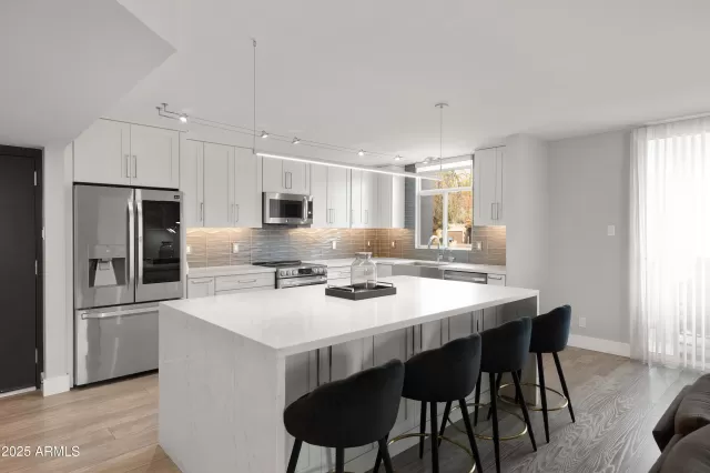 MLS: 6962278 Condo For Sale