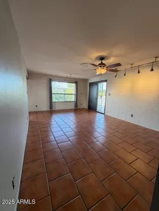 Photo #4: 6962605 Listing