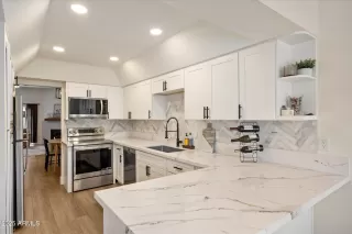 Photo #5: 6962713 Listing 