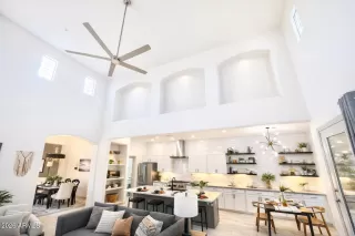 Photo #5: 6963287 Listing 