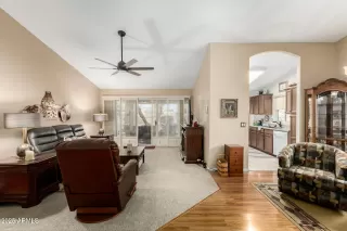 Photo #5: 6963746 Listing