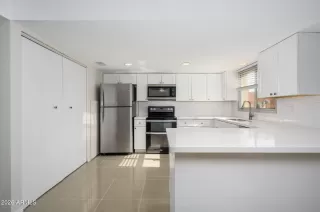 Photo #5: 6963885 Listing