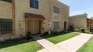 Browse active condo listings in NORTHERN MANOR