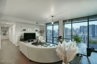 Photo #6: 6964019 Listing 