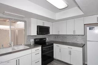 Photo #3: 6964145 Listing