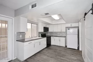 Photo #4: 6964145 Listing