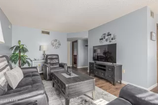 Photo #6: 6964496 Listing 