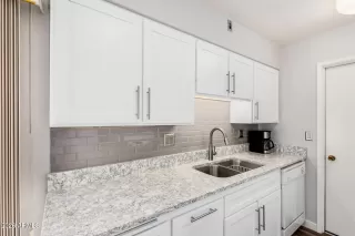 Photo #6: 6964615 Listing 