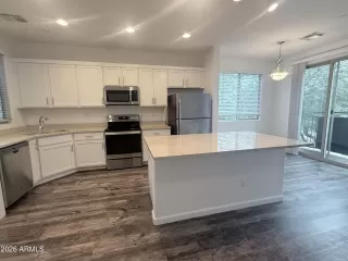 Photo #5: 6964849 Listing