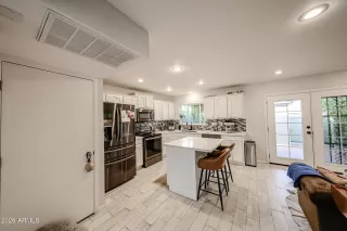 Photo #5: 6965044 Listing 