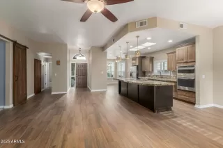 Photo #6: 6965149 Listing 