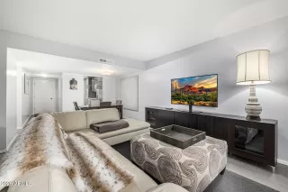 More Details about MLS # 6965606 : 1107 W OSBORN ROAD 118#118