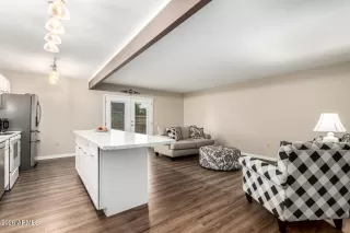 Photo #6: 6965995 Listing 