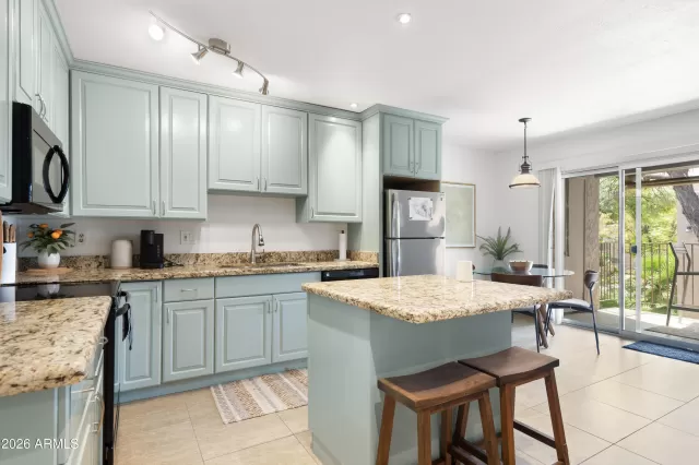 MLS: 6966160 Condo For Sale