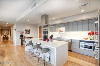 Photo #5: 6966236 Listing 