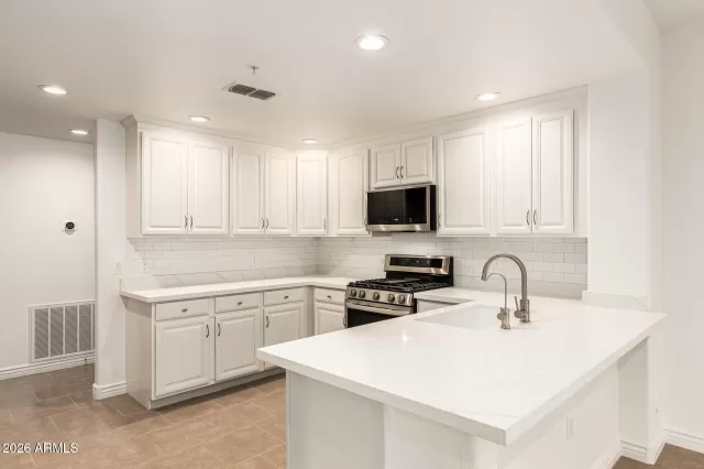 MLS: 6966399 Condo For Sale