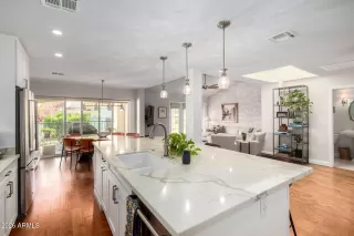 Photo #5: 6966410 Listing 