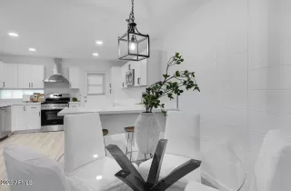 Photo #4: 6966460 Listing